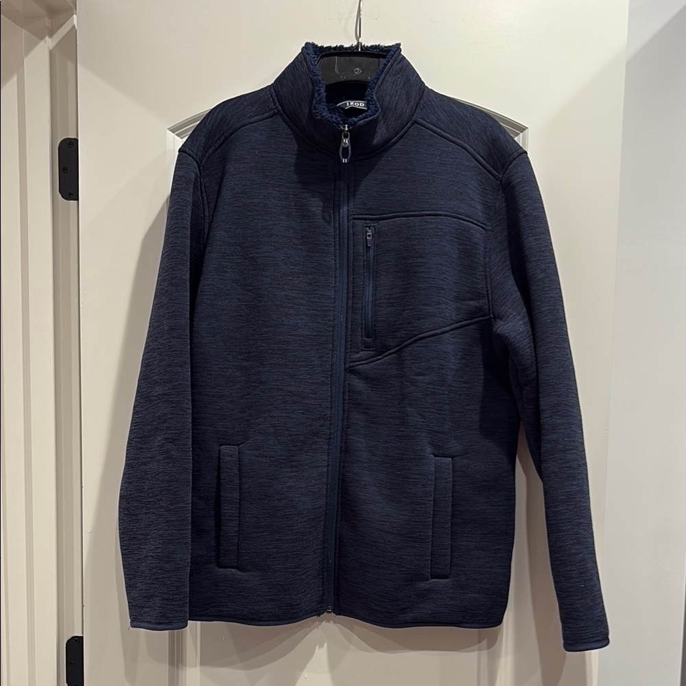 Izod fleece-lined sweatshirt. Size M.
